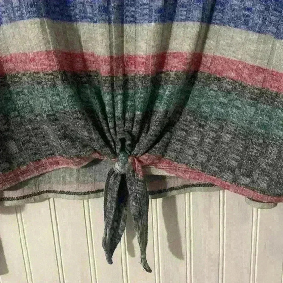 No Boundaries Top - Picture 4 of 4